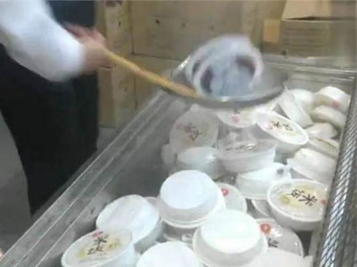 真是够了!快餐店米饭竟是这么蒸出来的